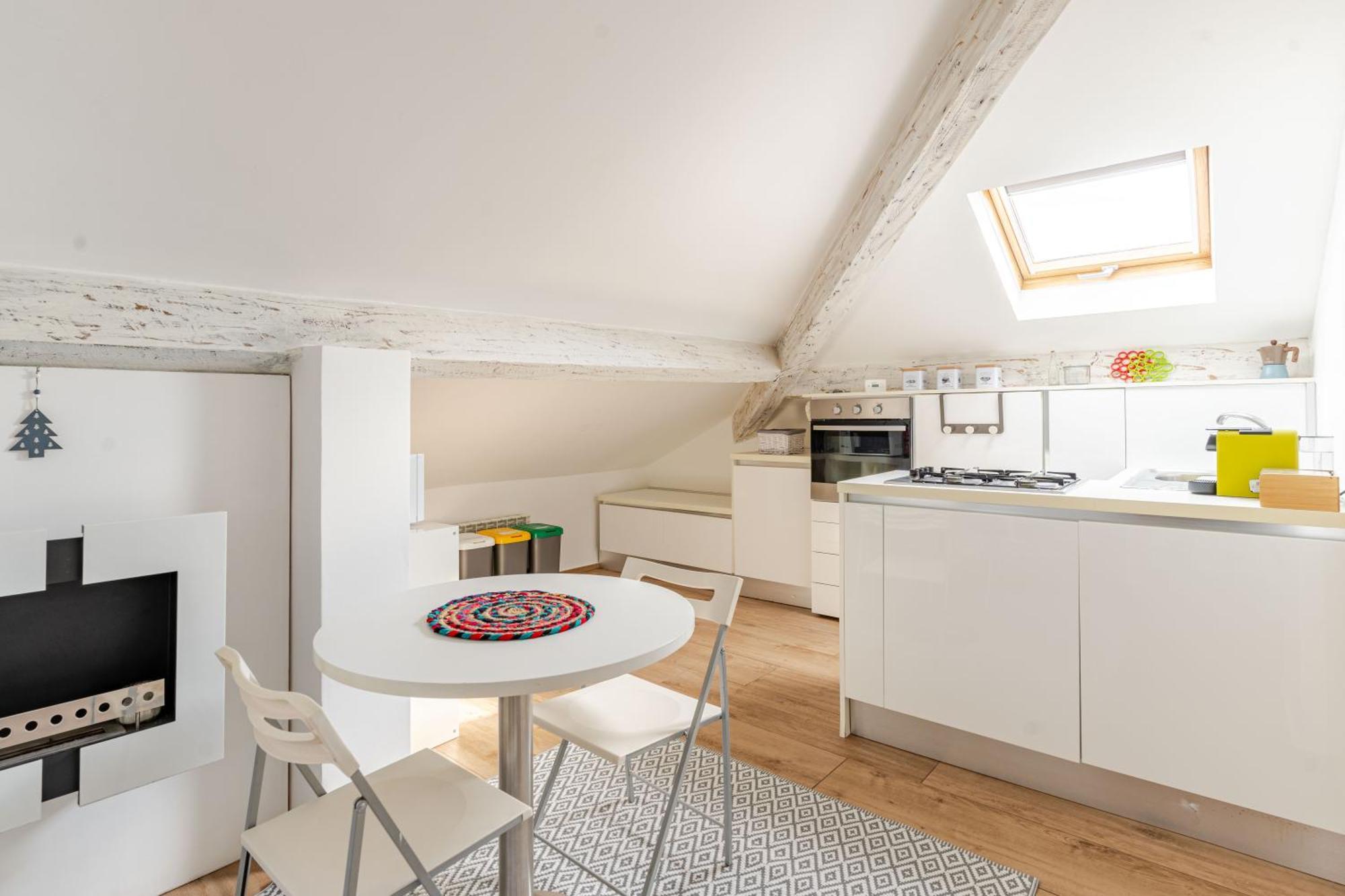 Apartment The White Attic *